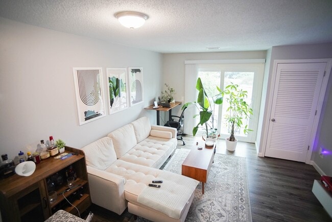 Building Photo - 450 Somerset Ave Unit 509