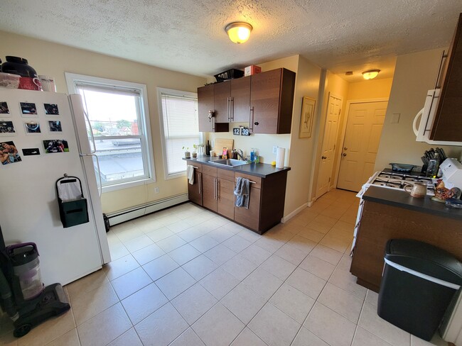 Building Photo - 1096 N Shore Rd Unit 2