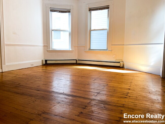 Building Photo - 13 Sachem St Unit 2