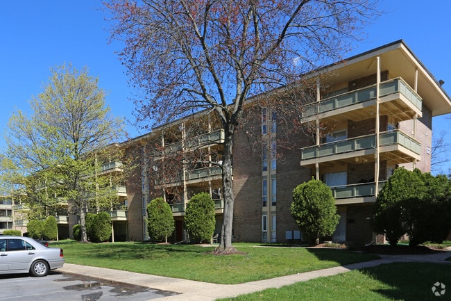 Photo - Holly Hill Condominiums