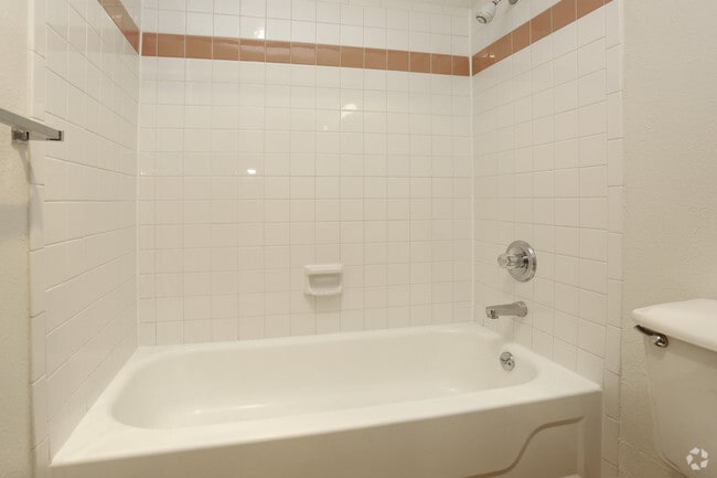 2BR, 1BA - 800 SF
