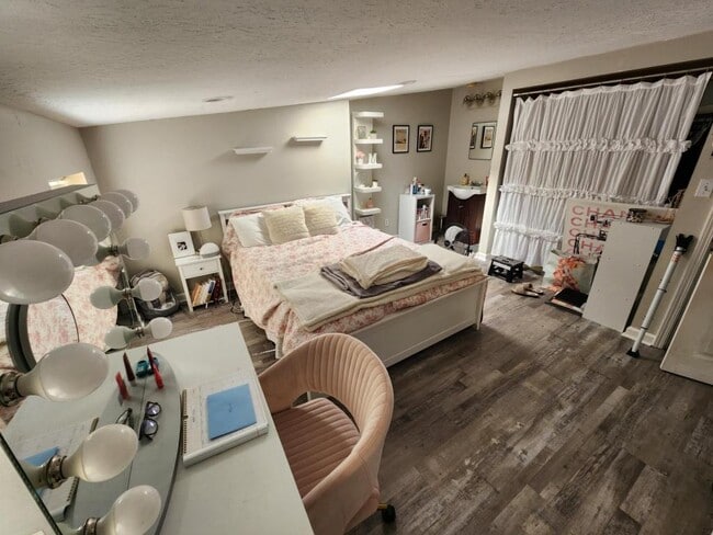 Photo - 2348 Wheeler St