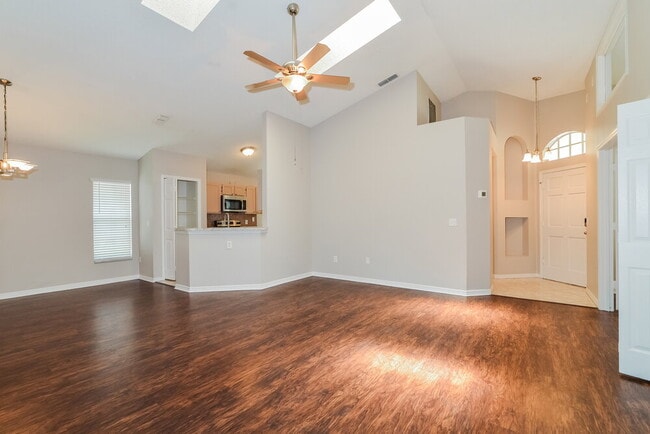 996 Maple Ct