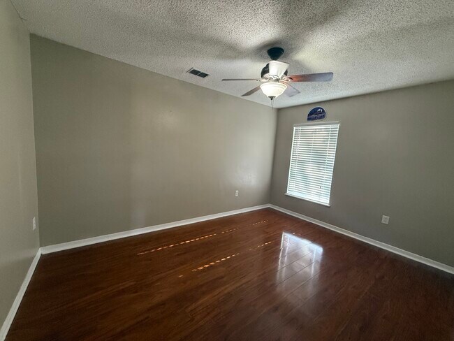 1574 Stefan Cole Ln