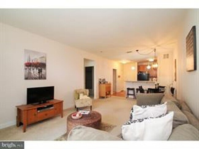 Photo - 200 W Elm St