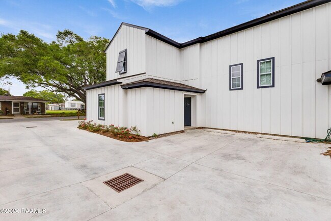 Photo - 204 Romero St