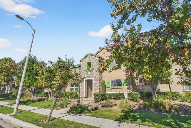 Building Photo - 1757 E Flora St