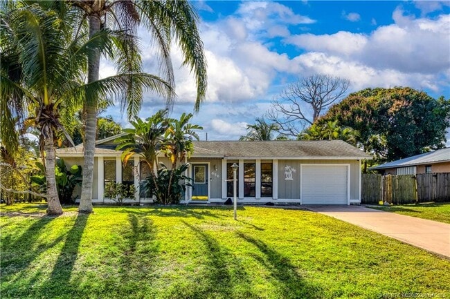 Building Photo - 656 SE Ron Rico Terrace