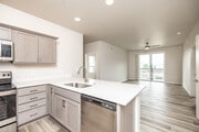 2BR, 2BA - E/1,151 SF