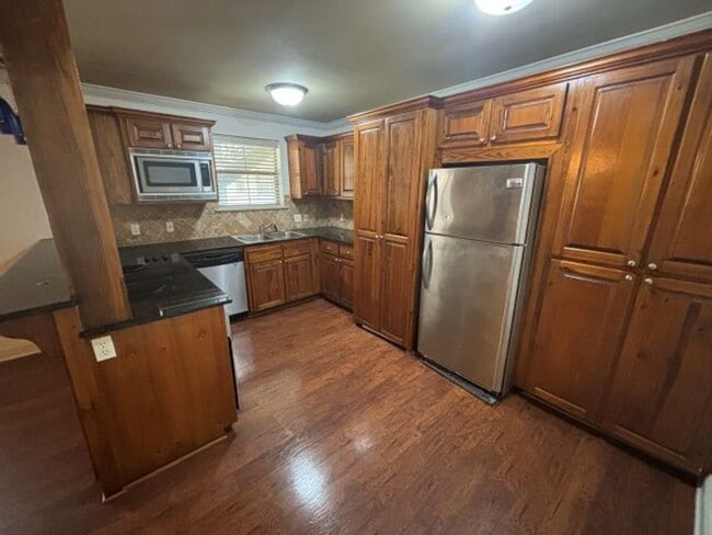 Photo - 1290 Park Blvd