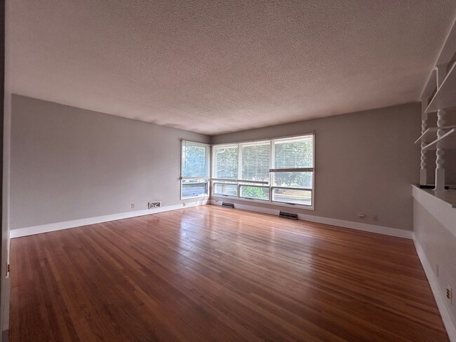 Photo - 4 Bed 2 Bath