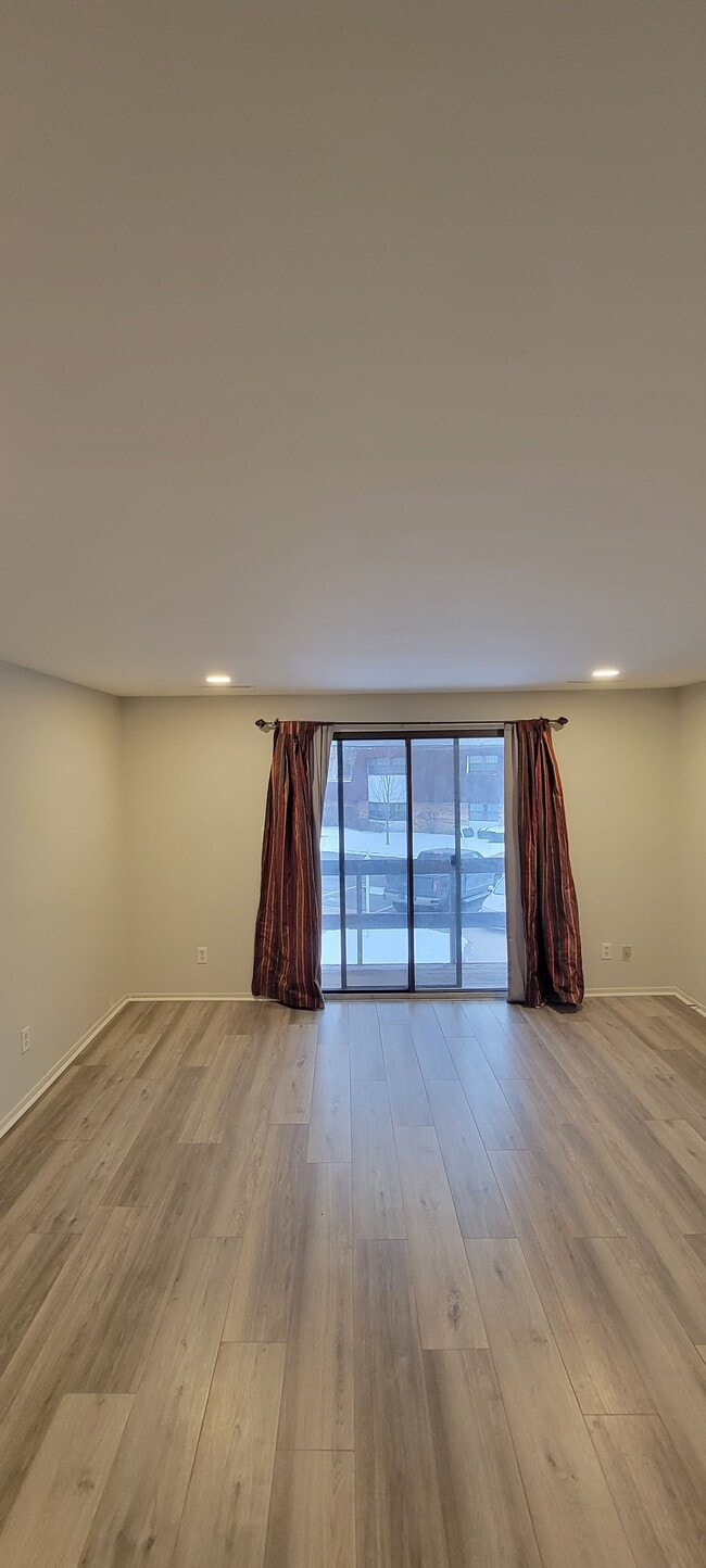 Building Photo - 1080 S Nelson Ave Unit 8