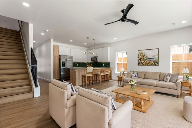 Photo - 947 SE 10th St