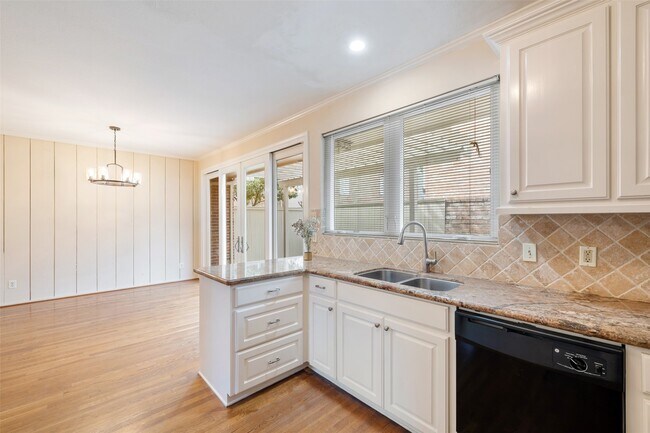 Photo - 5850 Valley Forge Dr Unidad 144