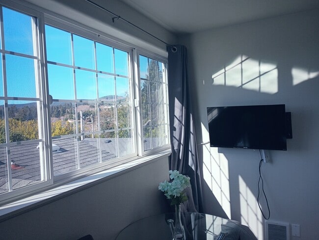 Photo - 2195 Fleming Ave Unit Studio apt w kitchenette