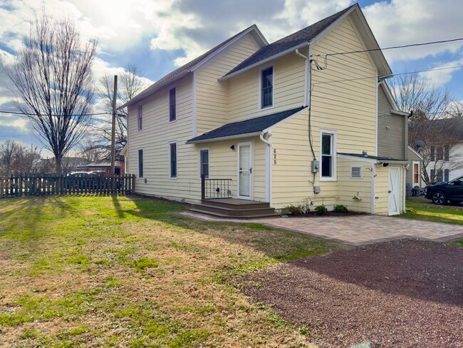 Photo - 625 Goldsborough St