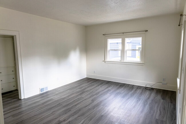 Photo - 1104 S Main Ave