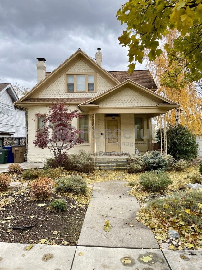 Building Photo - 1224 E 2nd Ave