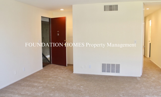 80 Surrey Ln