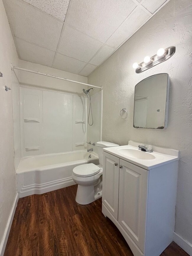 Photo - 1440 Smith St