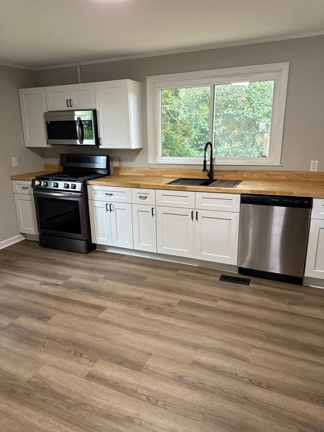 Photo - Charming 2-bed, 1-bath bungalow just steps from downtown Lincolnton!