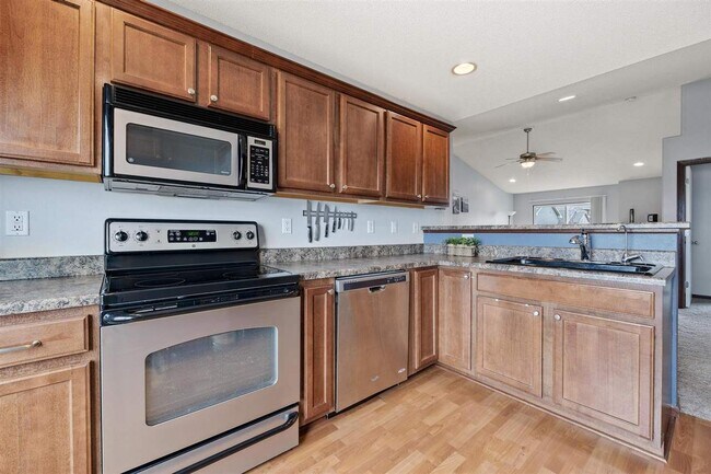 Photo - 1886 Goose Lake Cir