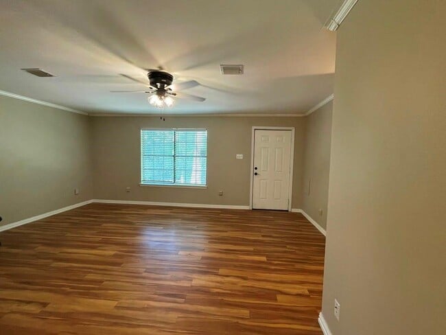 Photo - 6211 Chesterfield Ave