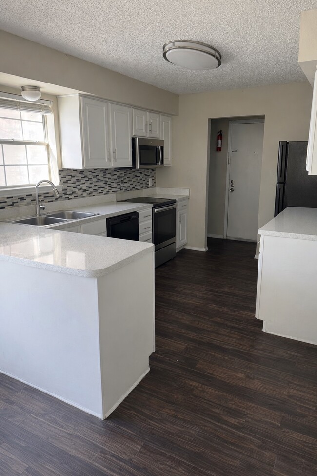 Photo - 5922 Westcreek St S