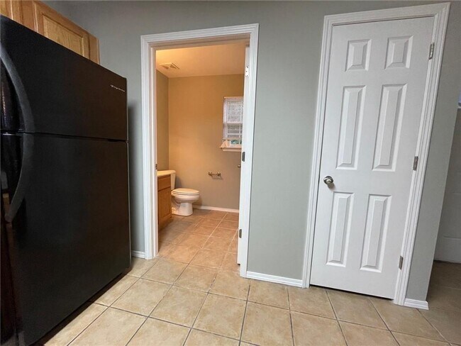 Photo - 1400 E 15th St
