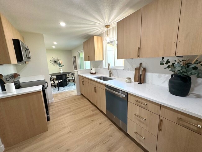 Photo - 140 Judson St