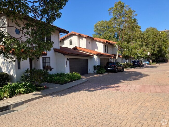 Building Photo - Charming house located on The Mesa