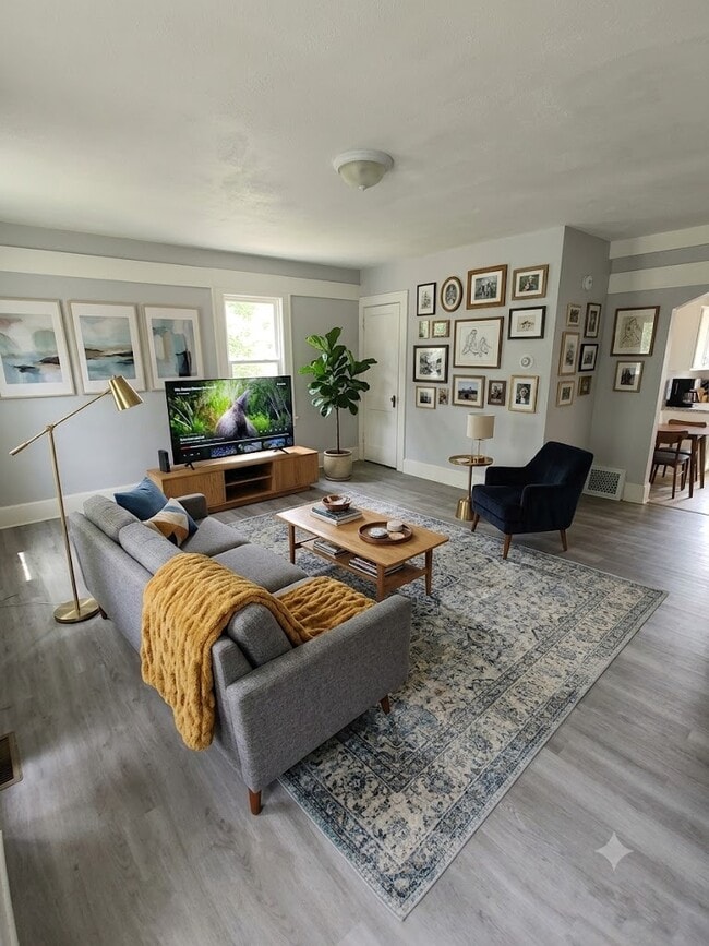Photo - 705 Corbin St