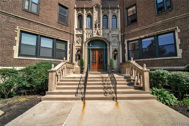 Photo - 800 W Ferry St