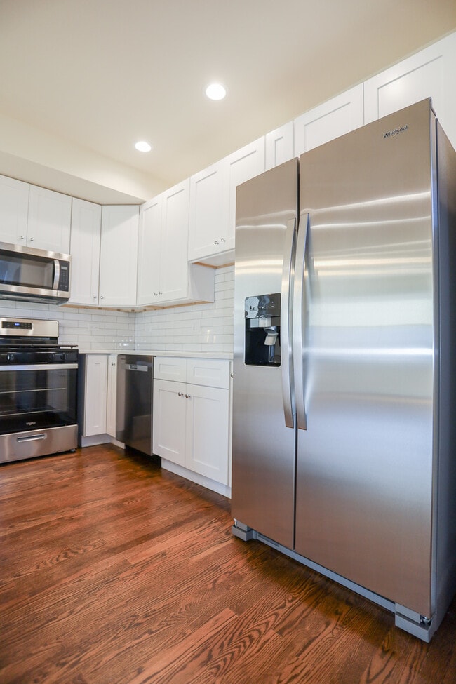 Photo - 2342 N Lawndale Ave Unit 2