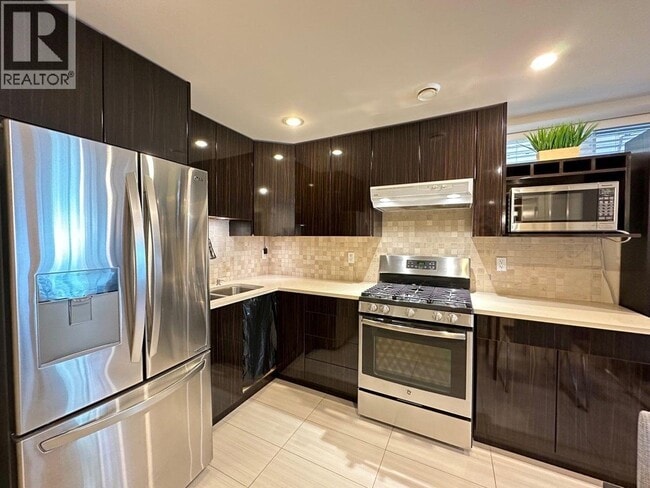 Photo - 469 W 20th Ave