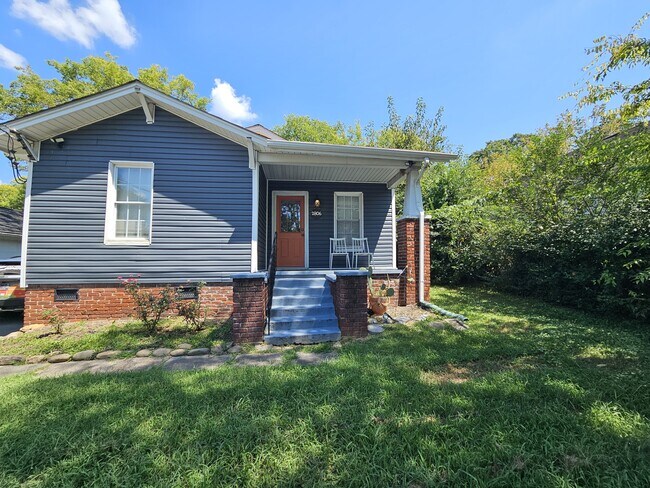 Building Photo - 2806 Whittle Springs Rd