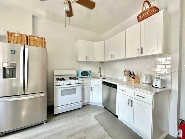 Building Photo - 236 Broadway Unit Fl. 2 Rental