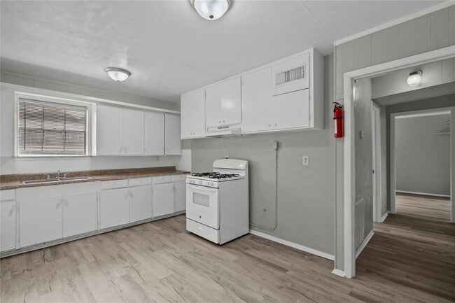 Building Photo - 2729 Main St Unit 3 Rental