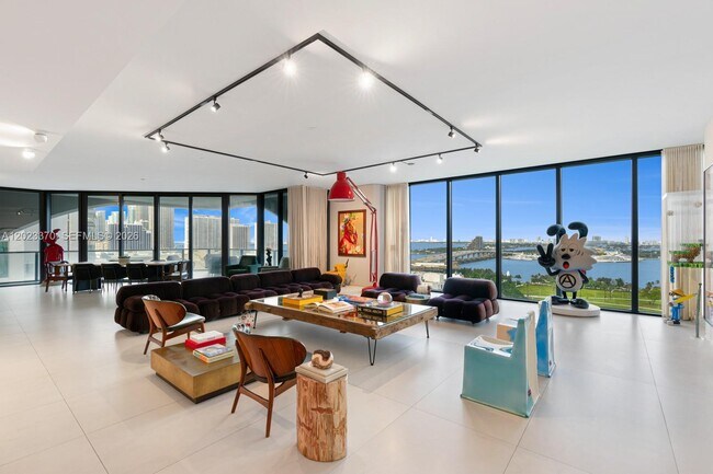 Building Photo - 1000 Biscayne Blvd Unit 1702
