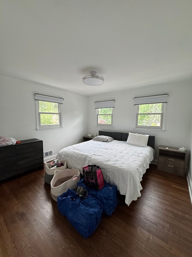 Photo - 201 Freehold St Unidad Room 1