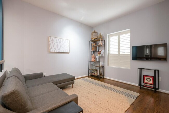 1007 New Hampshire Ave NW Unidad GO ID1601857P