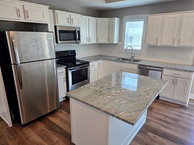 Photo - 301 SE 11th St