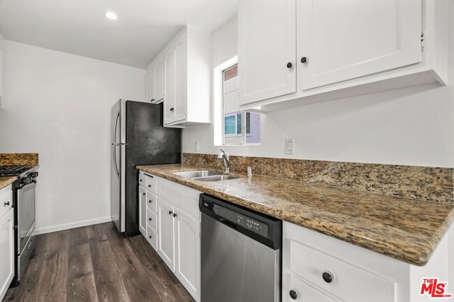 Building Photo - 11930 Mayfield Ave Unit 7 Rental