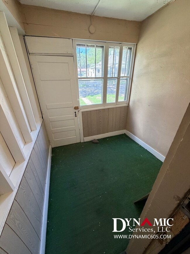 Photo - 713-715 W 16th St