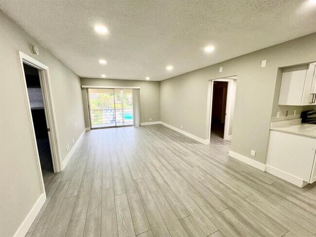 Building Photo - 959 SE 2nd Ave Unit 237 Rental