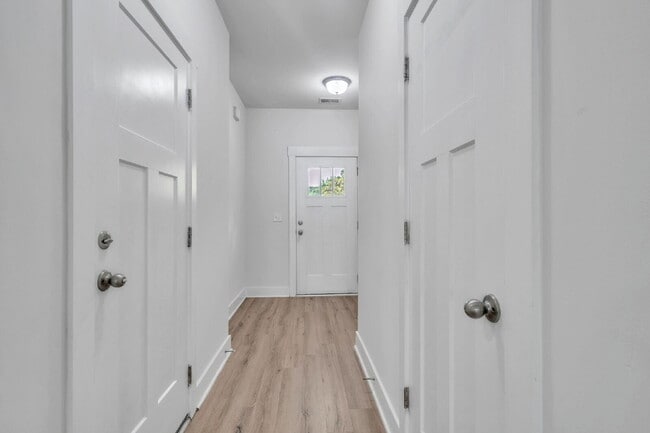 Photo - Stylish 3BR/2.5BA END-UNIT Townhome with Garage in Camelot Townes! $1,650/mo rent