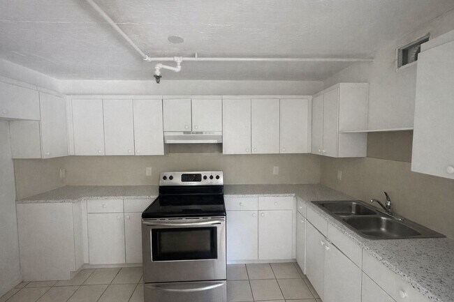 Building Photo - 17050 NW 55th Ave Unit 8