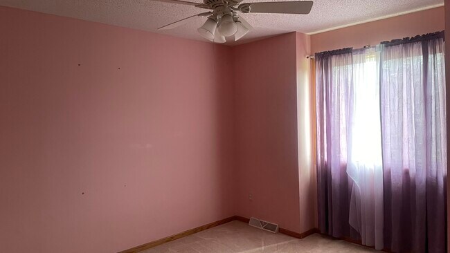 Bedroom 2 daughters room - 3865 Stebner Rd