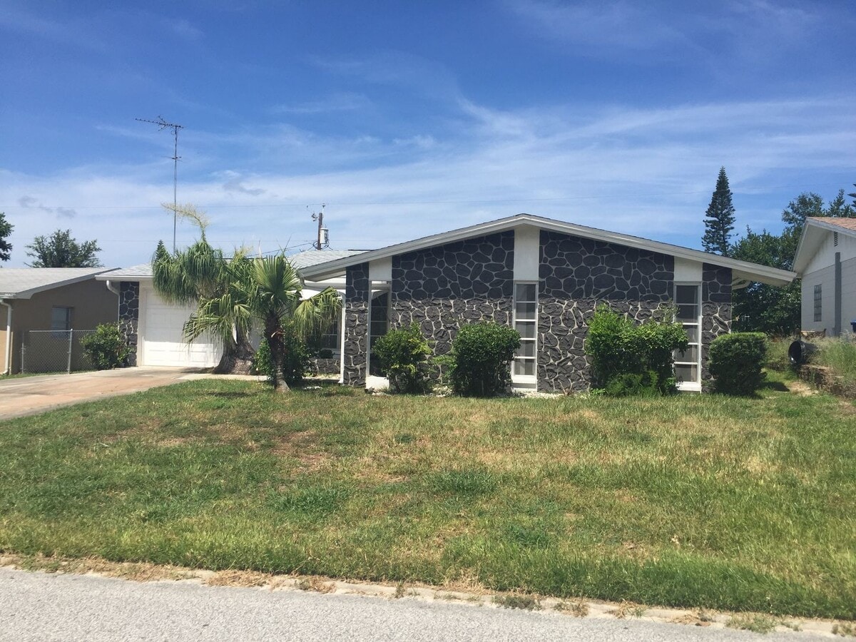 Charming Home with Exquisite Features Near... - Charming Home with Exquisite Features Near...