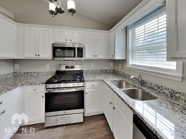 Photo - 425 Willow Ln